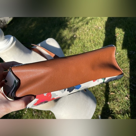 Chaps Floral Paint Blotch on White Design Shoulder Bag - Picture 5 of 9